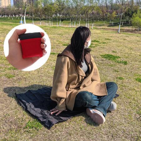 Coperta tascabile piccola, leggera e compatta, in nylon antistrappo, impermeabile, adatta alla tasca. 