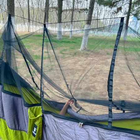 Amaca doppia da campeggio portatile in nylon paracadute con zanzariera, corda e moschettoni, per esterni.