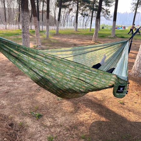 Amaca da campeggio/escursionismo in nylon con zanzariera, portata massima 150 kg.
