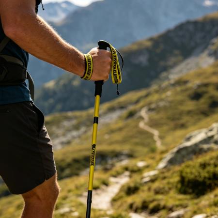 Bastone da trekking pieghevole telescopico a cinque sezioni in lega di alluminio con 4 snodi, leggero e professionale per attività all'aperto.